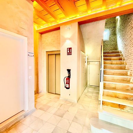 Апартаменти Click Triana - Patio Privado Севілья Екстер'єр фото
